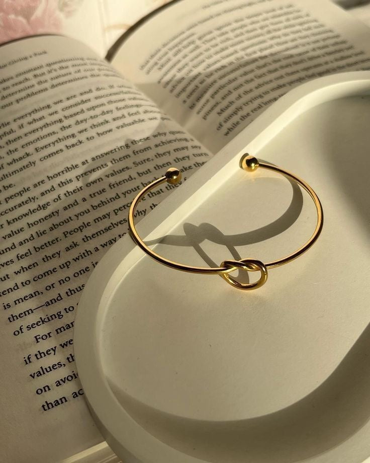 Heart bangle bracelet