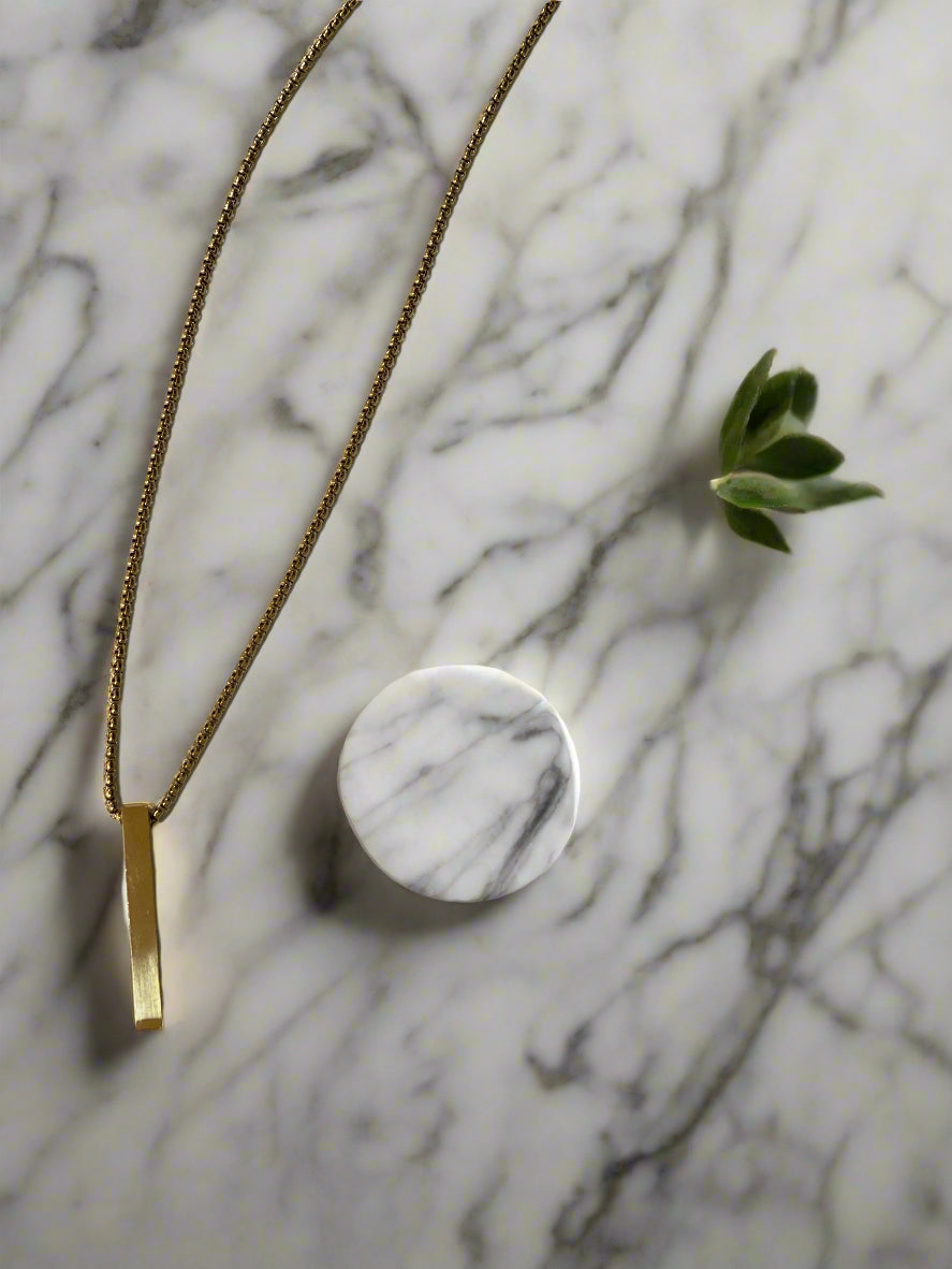 Bar pendant necklace