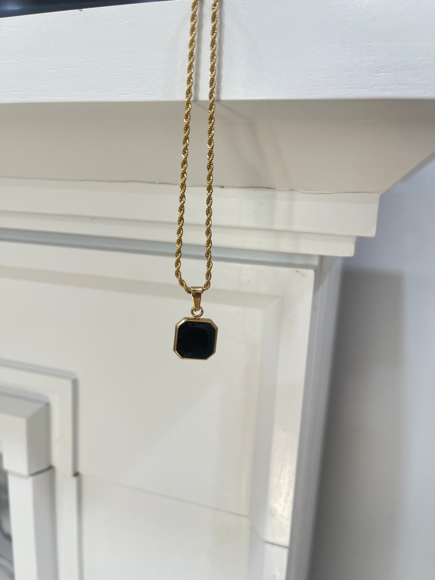 Black onyx pendant necklace