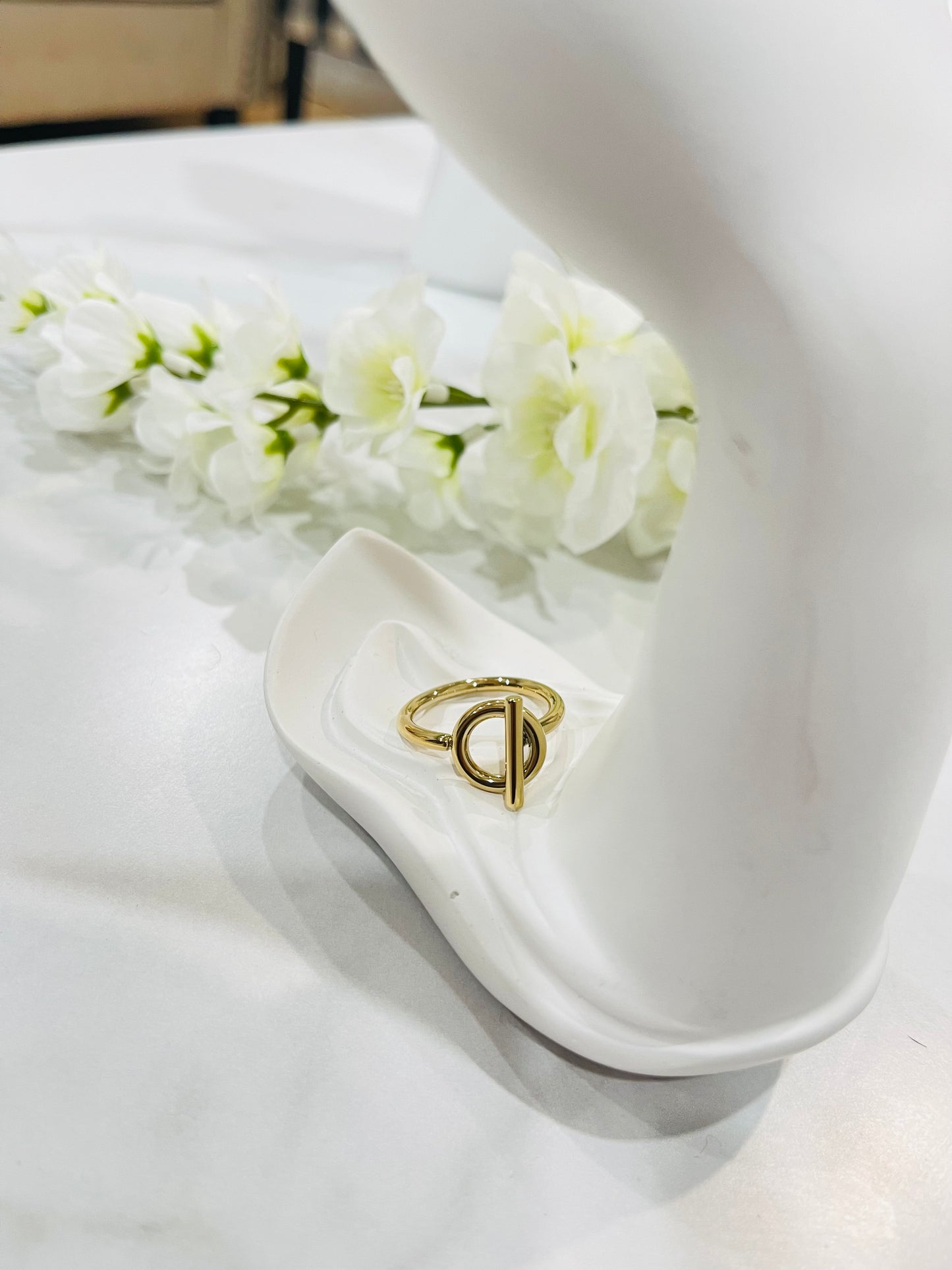 Knot ring